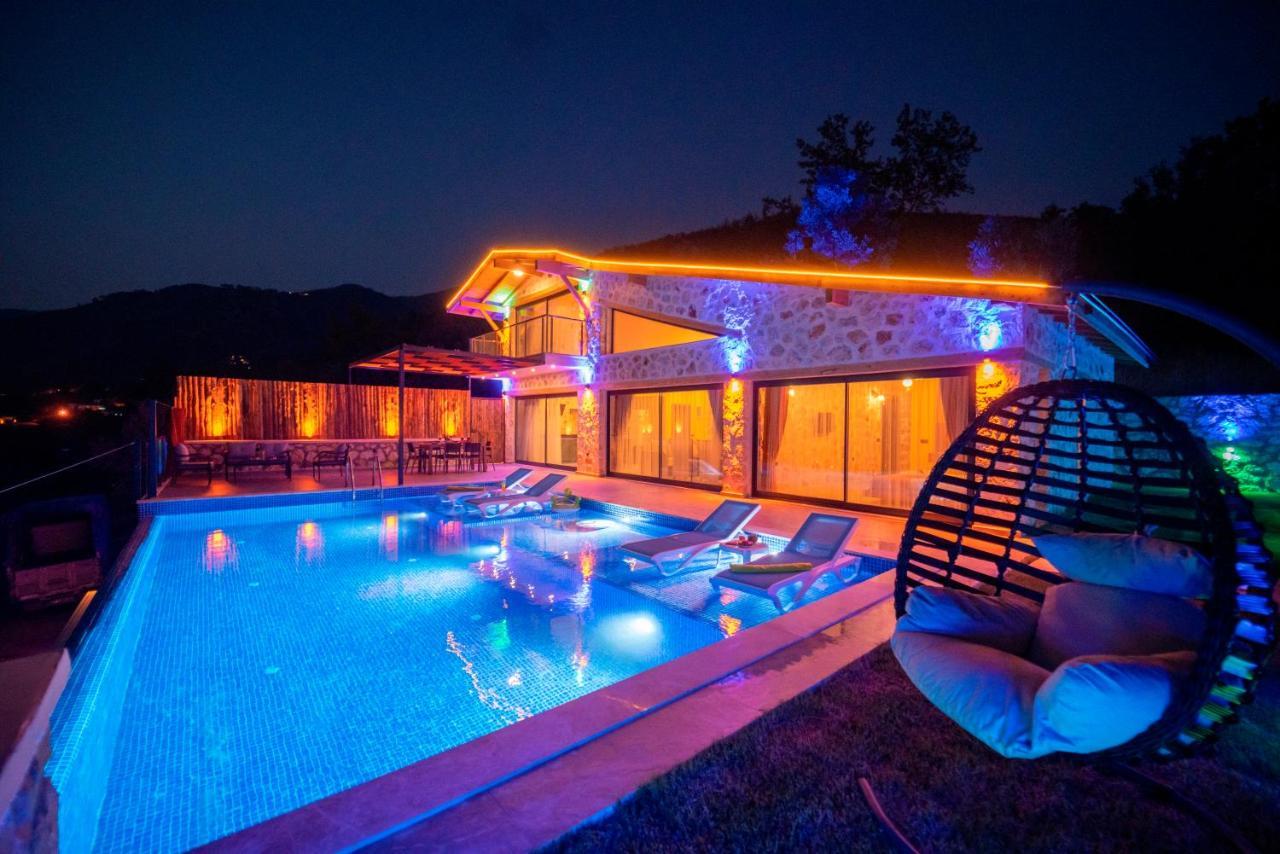 Zuemruet - 2 Bedroom Holiday Villa With Jacuzzi In Kalkan - Uzumlu Villa *